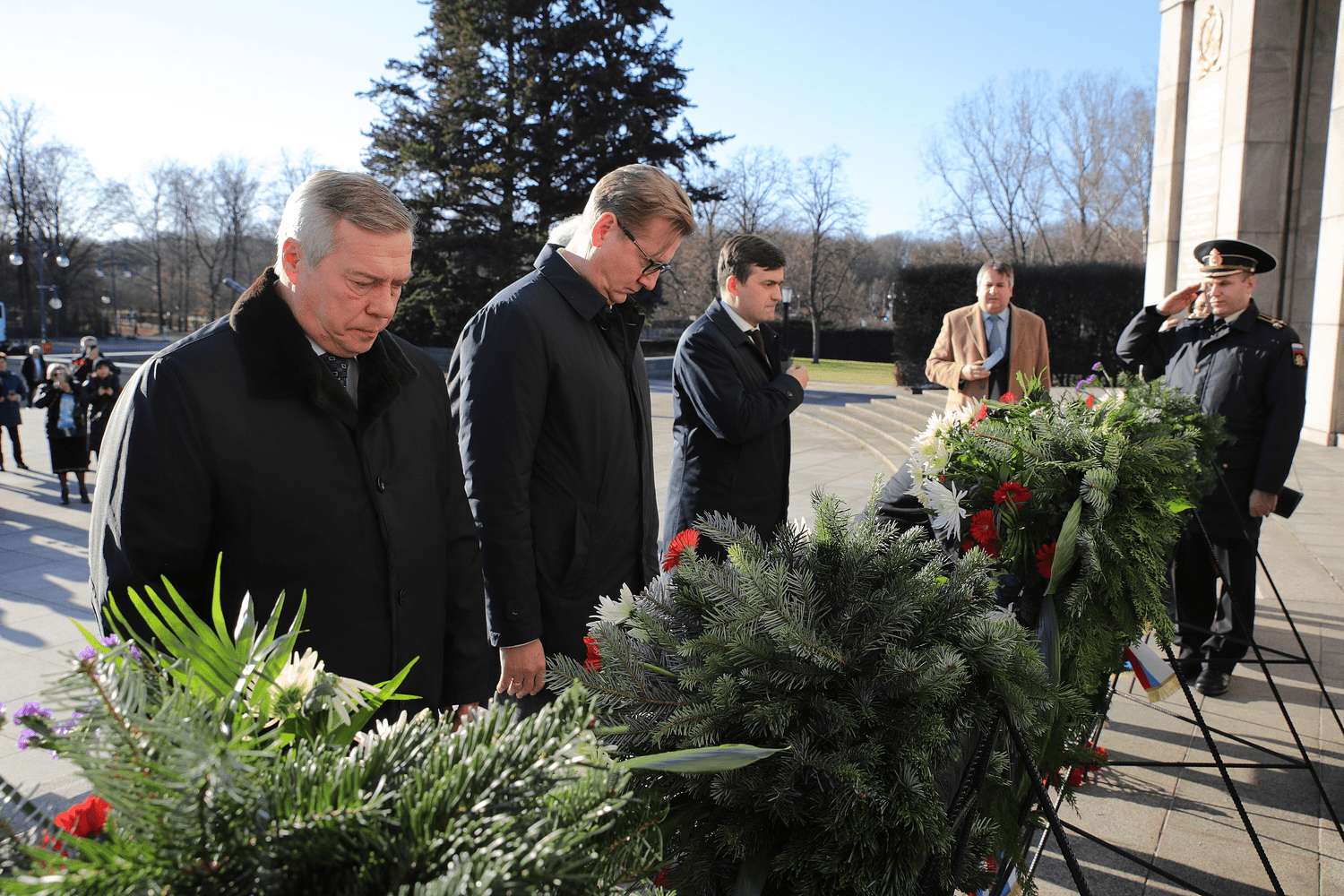 Василий Голубев и Сергей Нечаев почтили память погибших советских воинов в берлинском Тиргартене