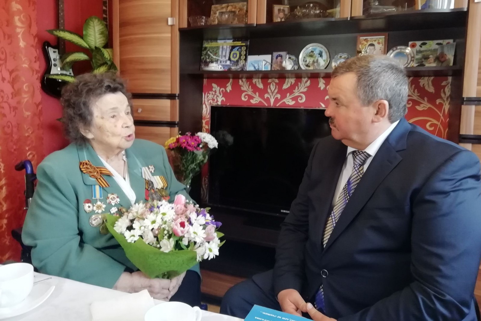 От имени губернатора Ростовской области его заместители поздравили женщин-ветеранов