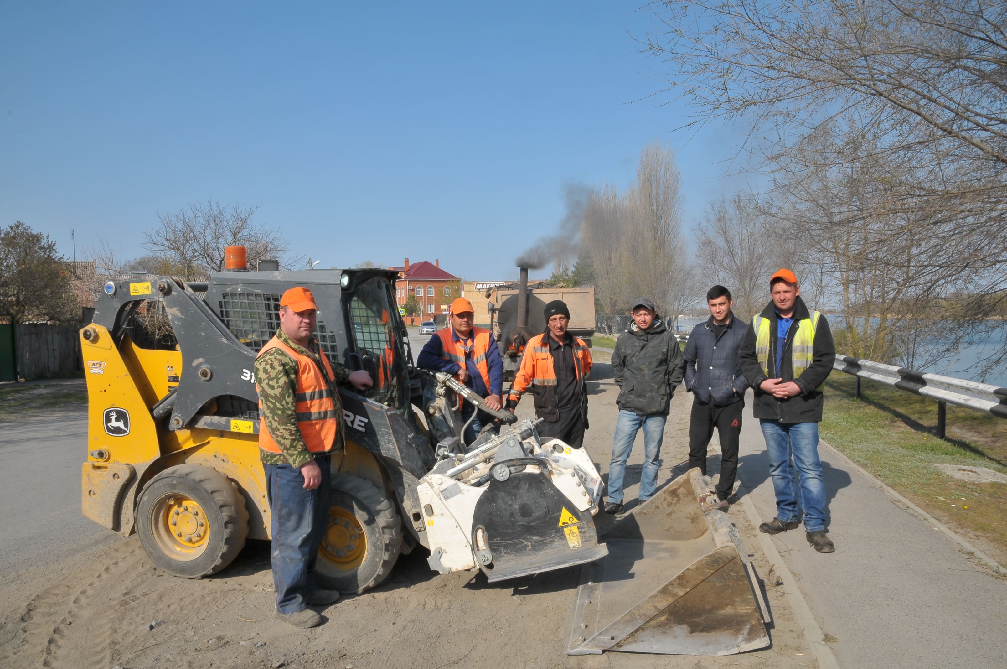 В Волгодонском районе идёт ямочный ремонт дорог