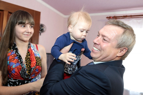 Губернатор Василий Голубев предложил продлить срок действия Областного закона «О региональном материнском капитале»