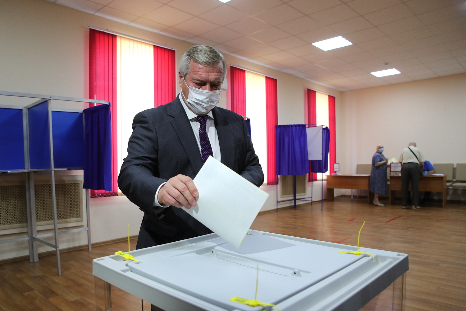 Василий Голубев принял участие в голосовании по выборам губернатора