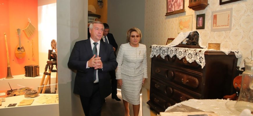 Golubev-i-Matvienko-v-teatre-Chehova