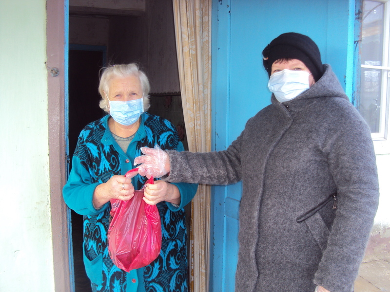 Жителям посёлка Донской с ограниченными возможностями вручили памятные подарки в День инвалидов