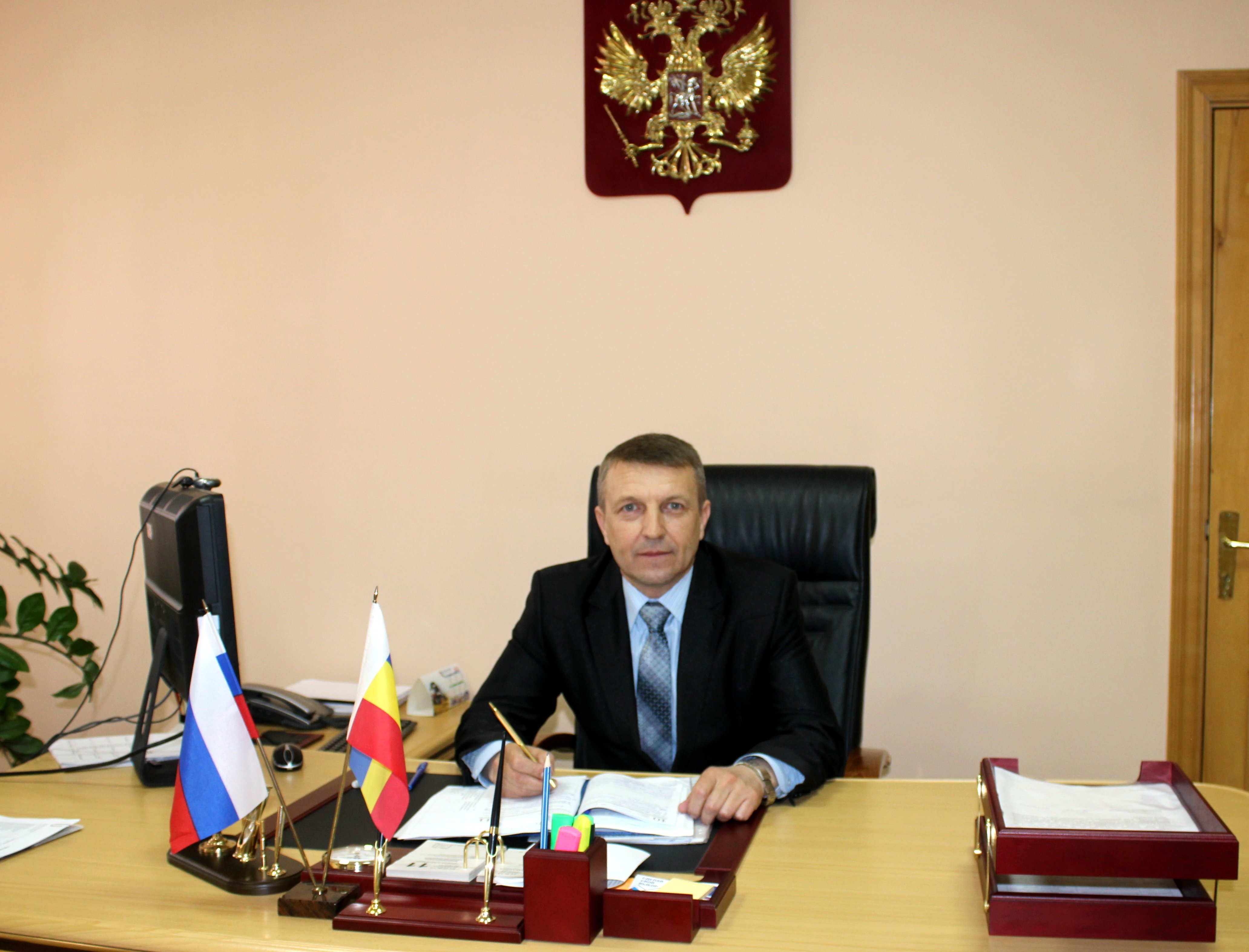 Поздравление главы Волгодонского района С.В. Бурлака с Днем работников бытового обслуживания