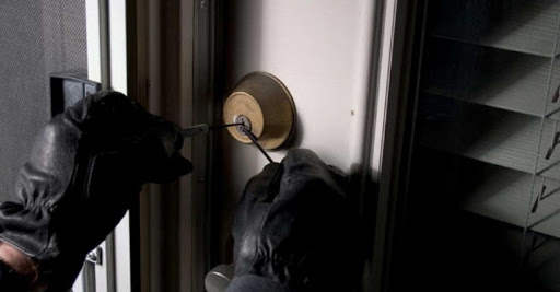 В Волгодонске полицейские по горячим следам раскрыли кражу из квартиры