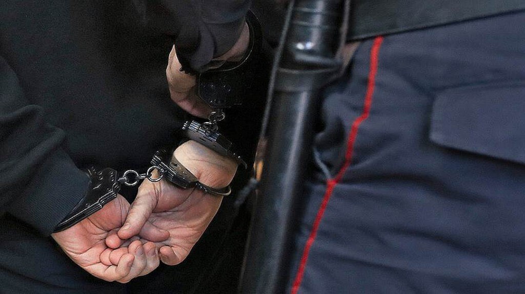 В Волгодонске сотрудники уголовного розыска задержали подозреваемых в совершении серии краж надгробий