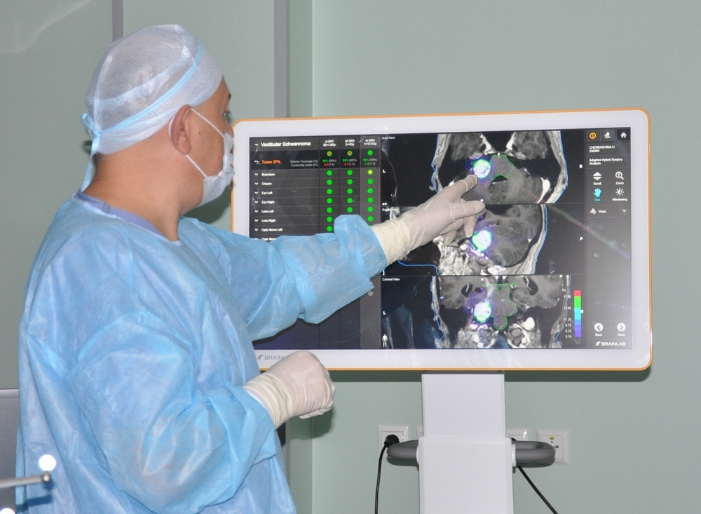 Ростовский онкоцентр первым в России применил технологию лечения опухолей головного мозга, объединяющую нейрохирургию и радиотерапию