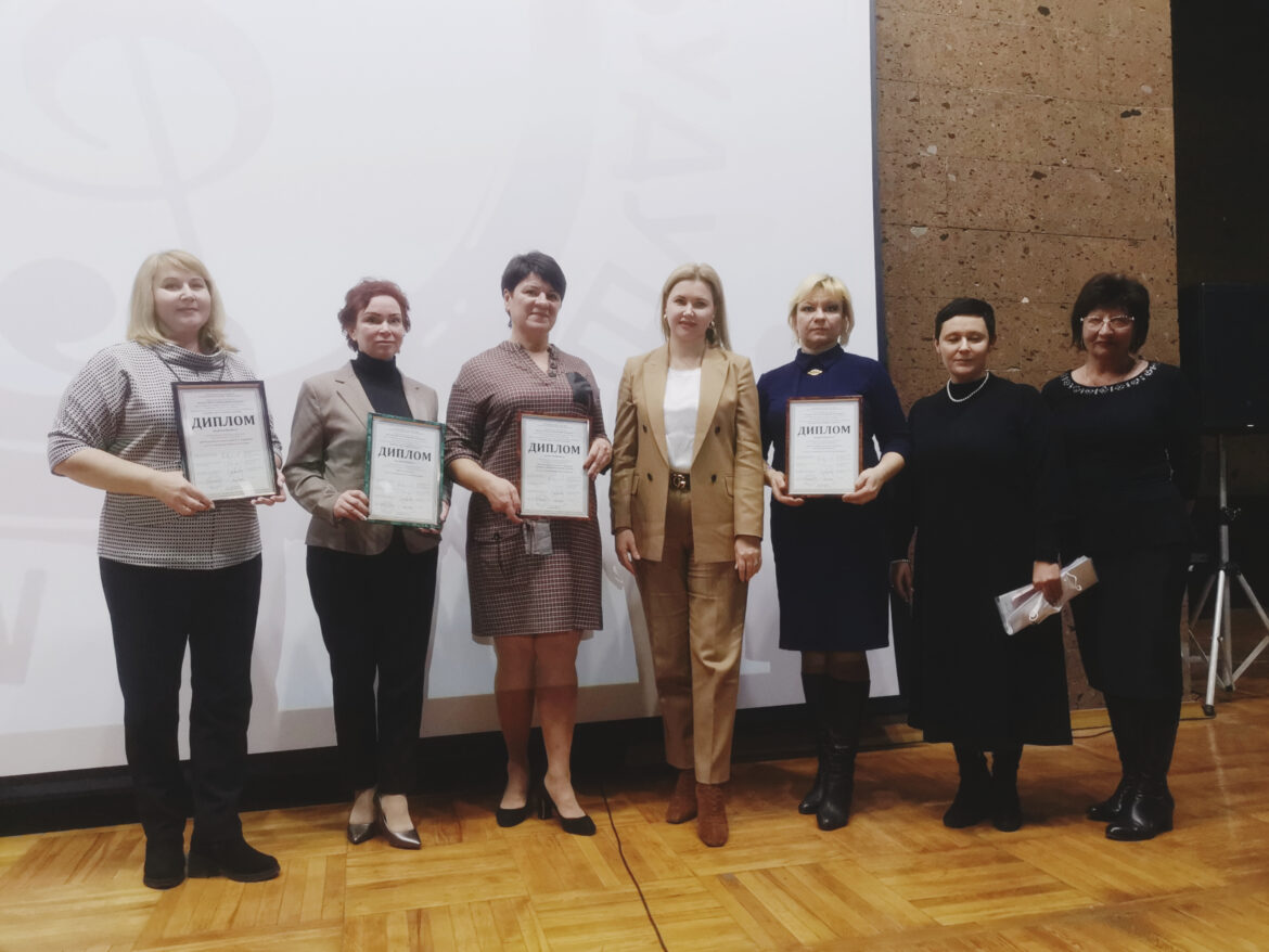 Директору Школы искусств Волгодонского района вручили диплом и сертификат на учебную музыкальную литературу