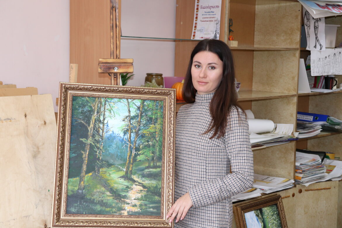 Развить талант юным художникам Волгодонского района помогает преподаватель Школы искусств Инна Викторовна Хохлова