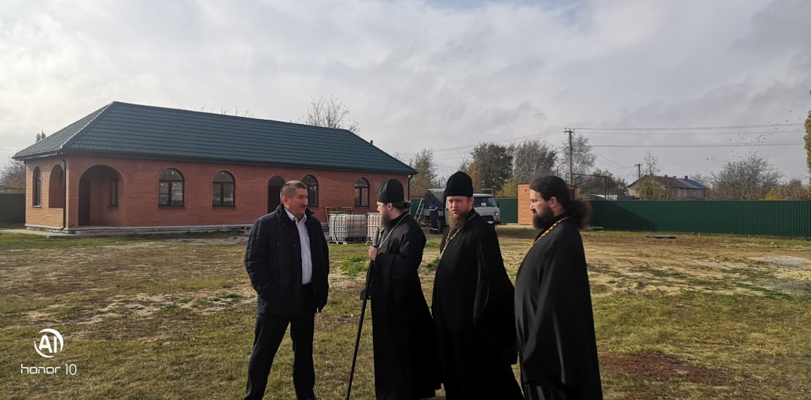 Епископ Волгодонский и Сальский Антоний посетил строящийся храм в хуторе Потапов