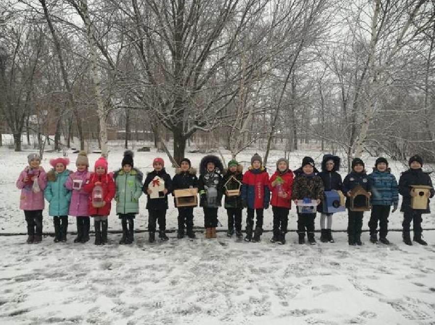 Первоклассники Побединской школы приняли участие в экологической акции «Покормите птиц зимой!»