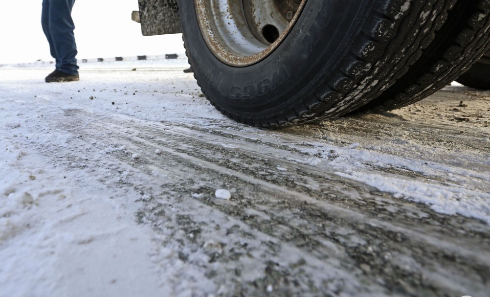 ГИБДД Волгодонска призывает водителей быть внимательнее на дороге в связи со сложными погодными условиями