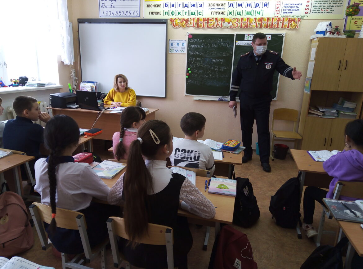 Состоялась профилактическая беседа инспектора ГИБДД с учащимися Лагутнинской школы