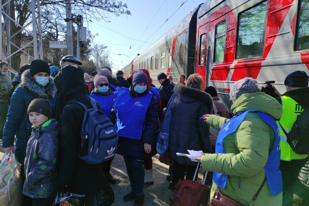 За прошедшие сутки государственную границу РФ пересекло более 9 тысяч эвакуированных жителей Донбасса