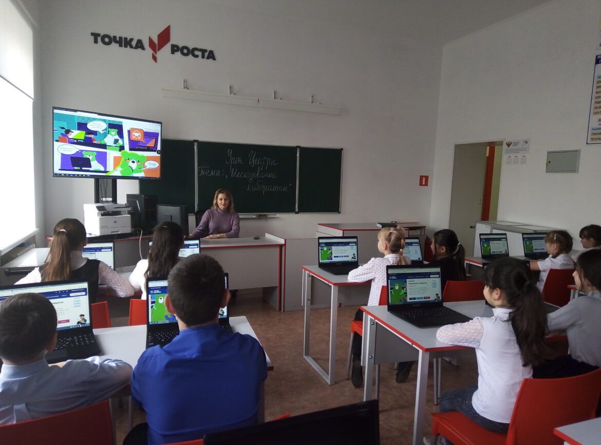 Уроки цифры по теме «Исследование кибератак» прошли в Лагутнинской школе