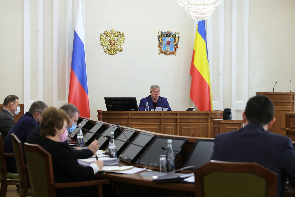 Василий Голубев утвердил первый пакет региональных антикризисных мер