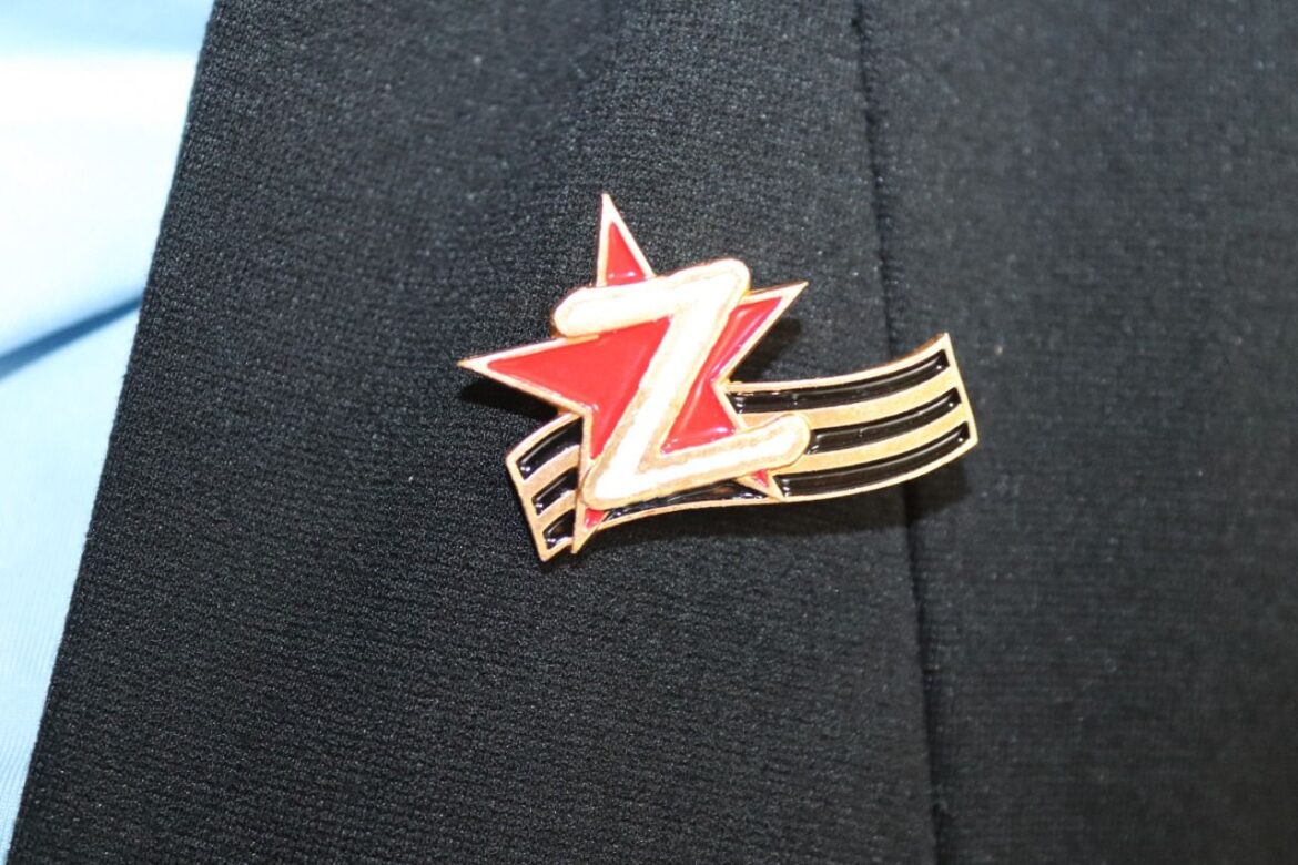 Ко Дню Победы – значки с символикой «Z»