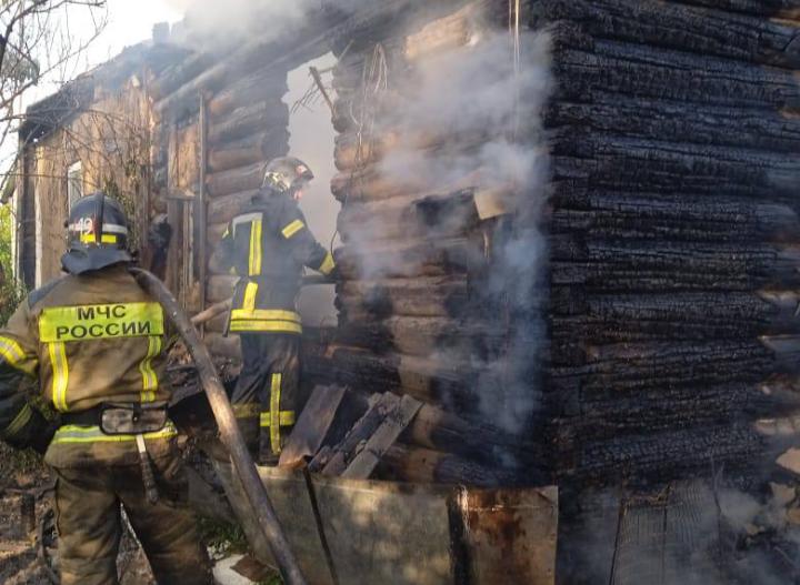 Двое детей погибли при пожаре в Ростовской области