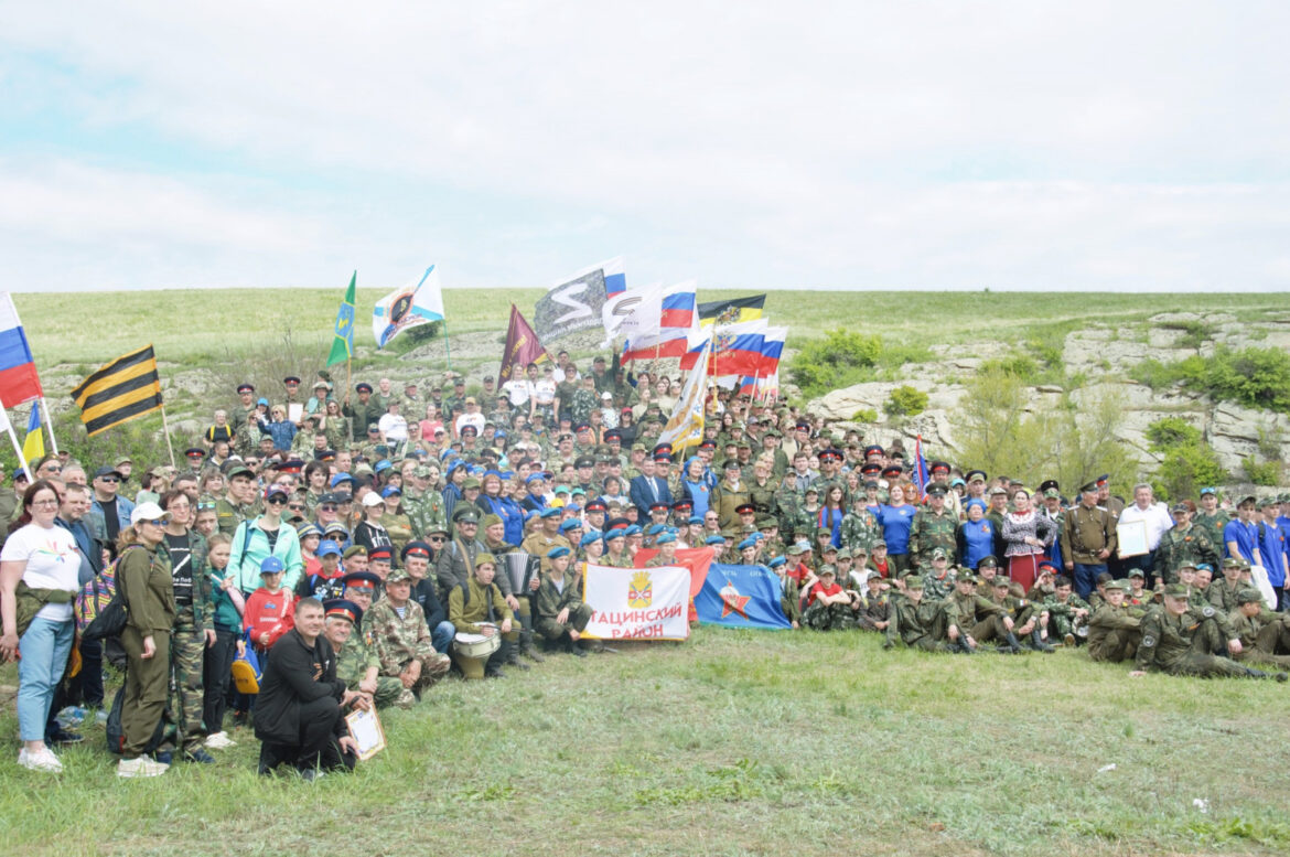 Участники военно-полевых казачьих сборов совершили семикилометровый марш-бросок