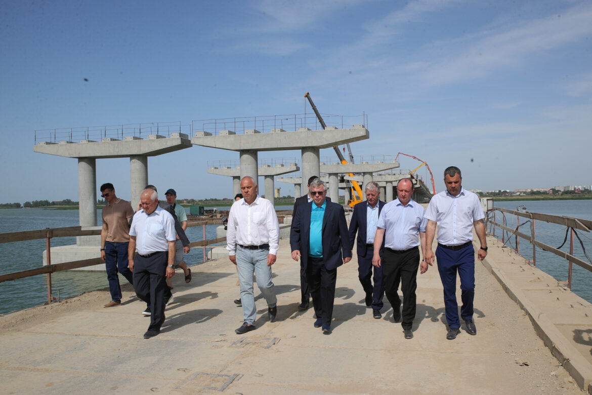 Губернатор: «Надо синхронизировать ремонт прилегающих дорог со строительством моста в Волгодонске»