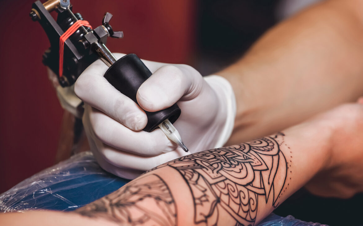 Татуировки: как украсить свое тело безопасно для здоровья? 