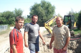 строители