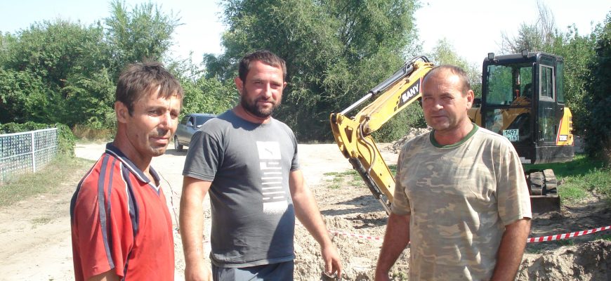 строители