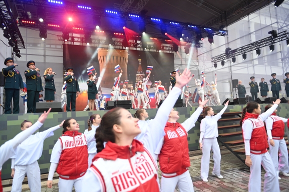 В День народного единства в донской столице прошел мультиформатный многожанровый фестиваль «В единстве – сила России»
