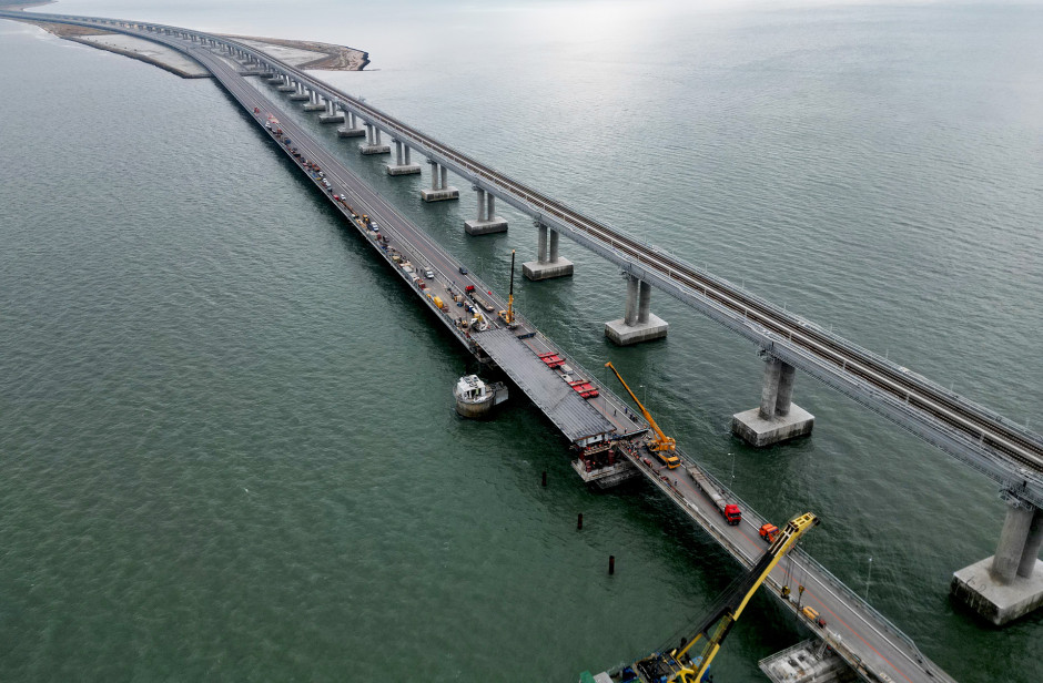 На автодорожной части Крымского моста восстановили четыре пролета