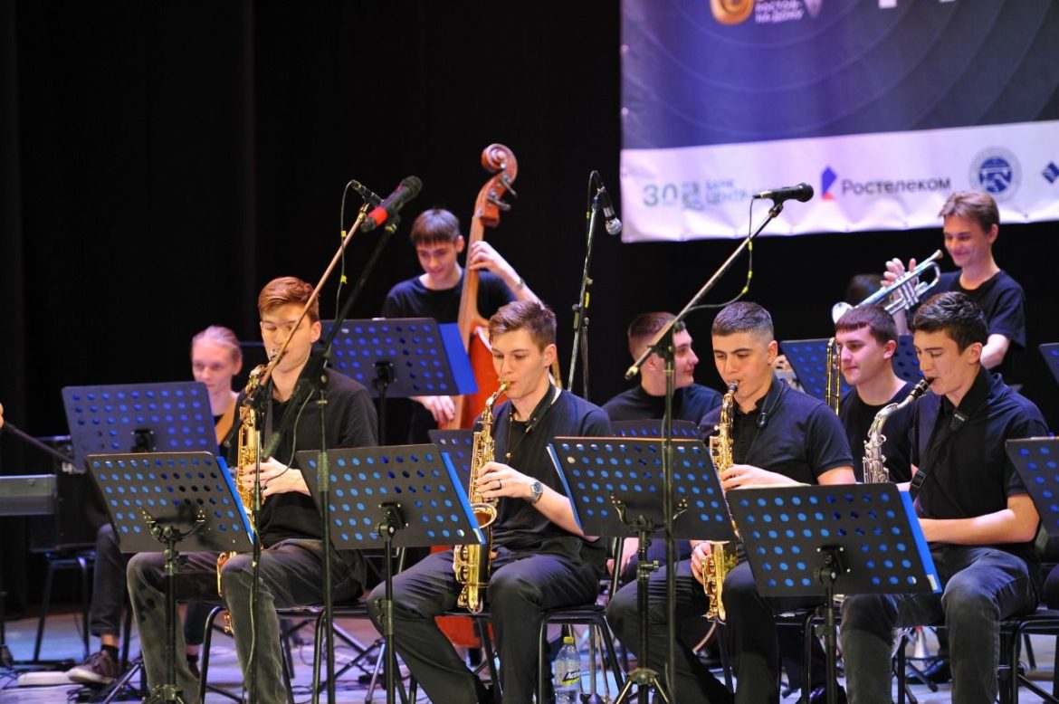 В Ростове-на-Дону  проходит  XVII Международный конкурс и фестиваль «Мир джаза»