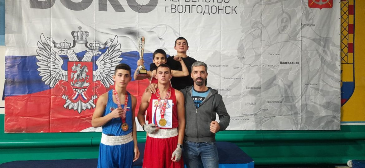 Юные боксёры пополнили копилку спортивной школы золотыми наградами