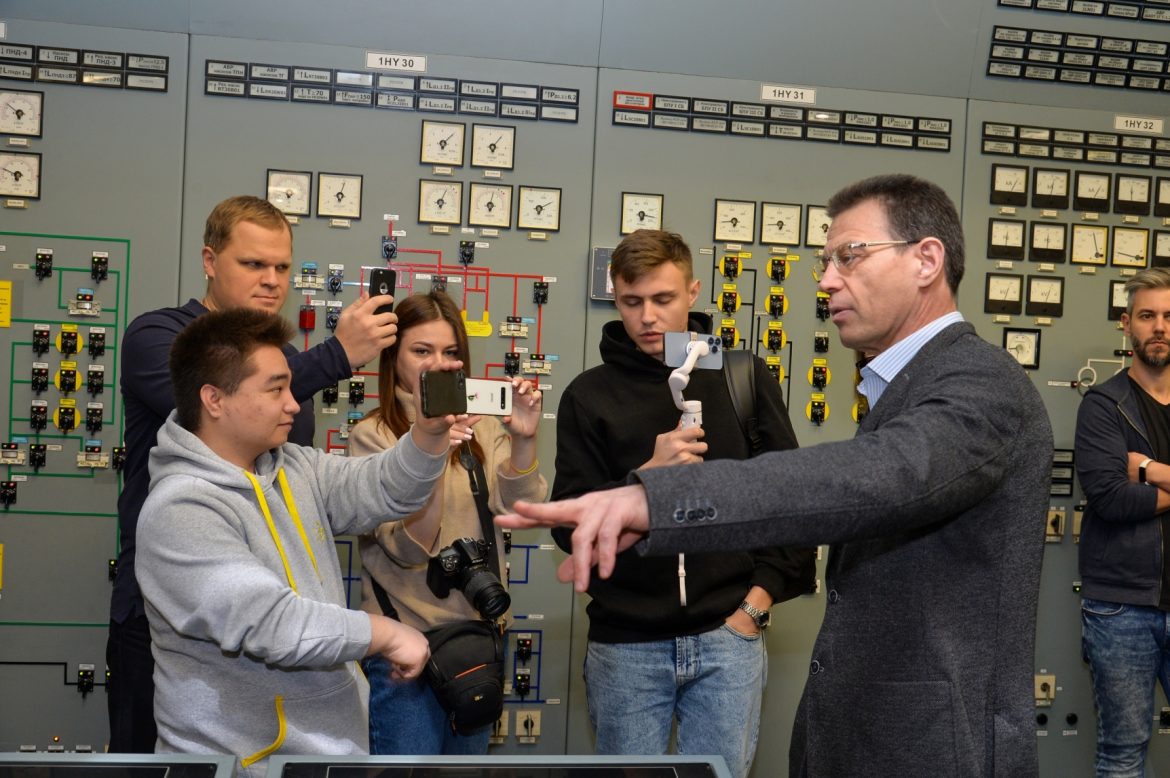 Блогерам показали как готовят и тренируют оперативный персонал на Ростовской АЭС