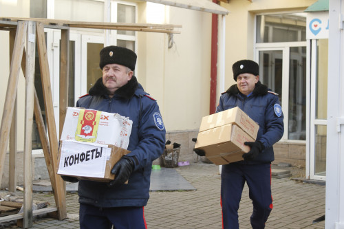 Волонтеры передали гуманитарную помощь донским казакам, участвующим в СВО