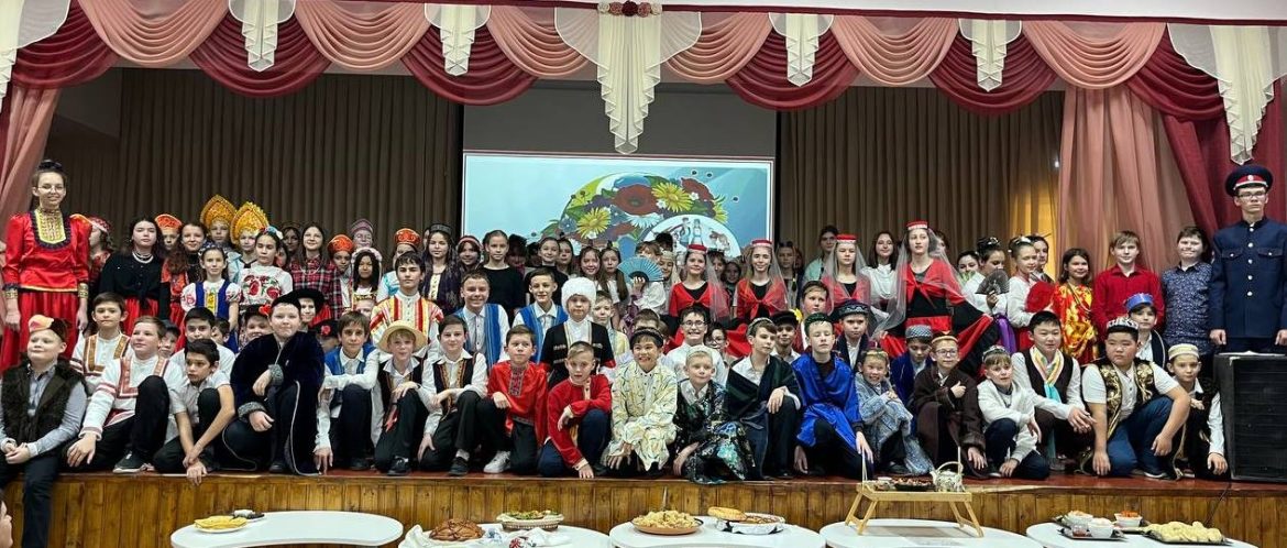 Праздник национальных культур и дружбы в Романовской школе