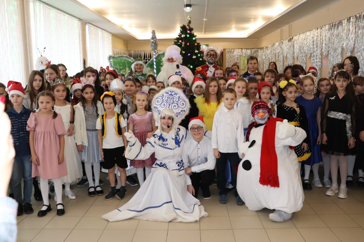 Одарённые дети Волгодонского района побывали на главной новогодней ёлке