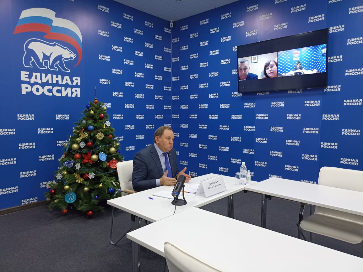 Депутат Госдумы Виктор Дерябкин ответил на вопросы жителей Волгодонского района
