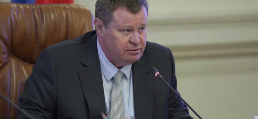 Устинов
