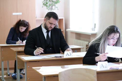 ЕГЭ по русскому языку написали более 1500 родителей в Ростовской области