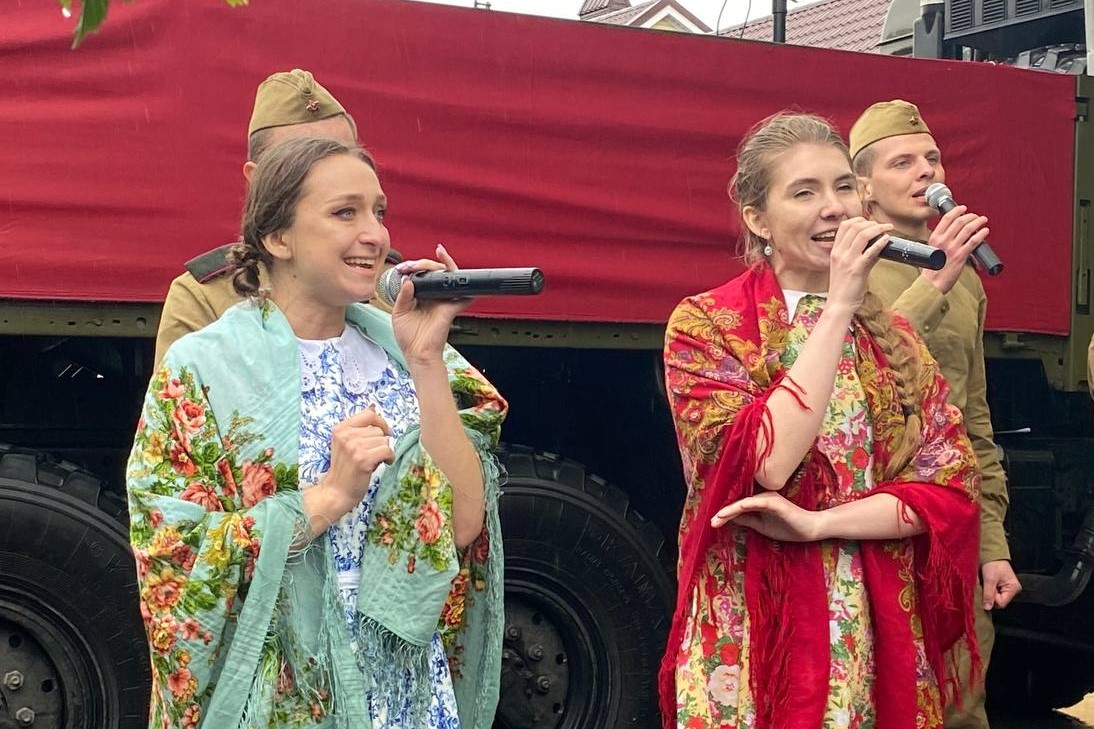 Персональные парады и концерты проходят во дворах фронтовиков в Ростовской области