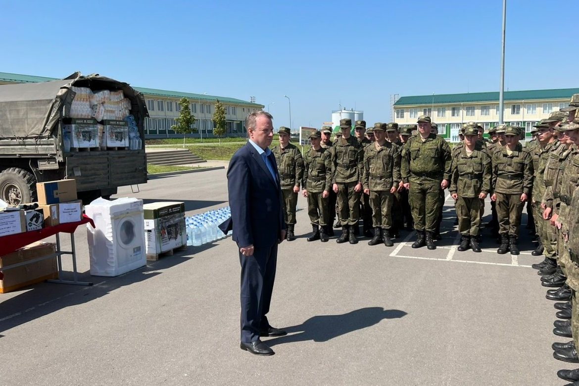 Очередная партия военно-технической помощи от правительства Ростовской области передана в зону СВО