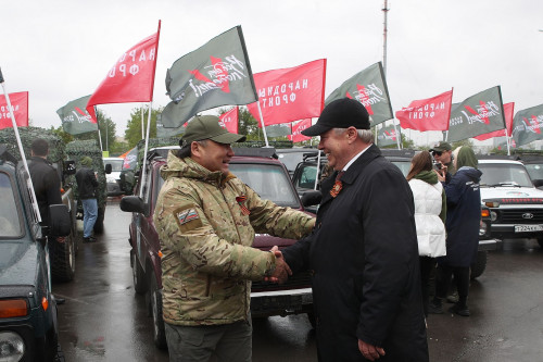 Василий Голубев принял участие в передаче автомобилей участвующим в спецоперации воинским частям