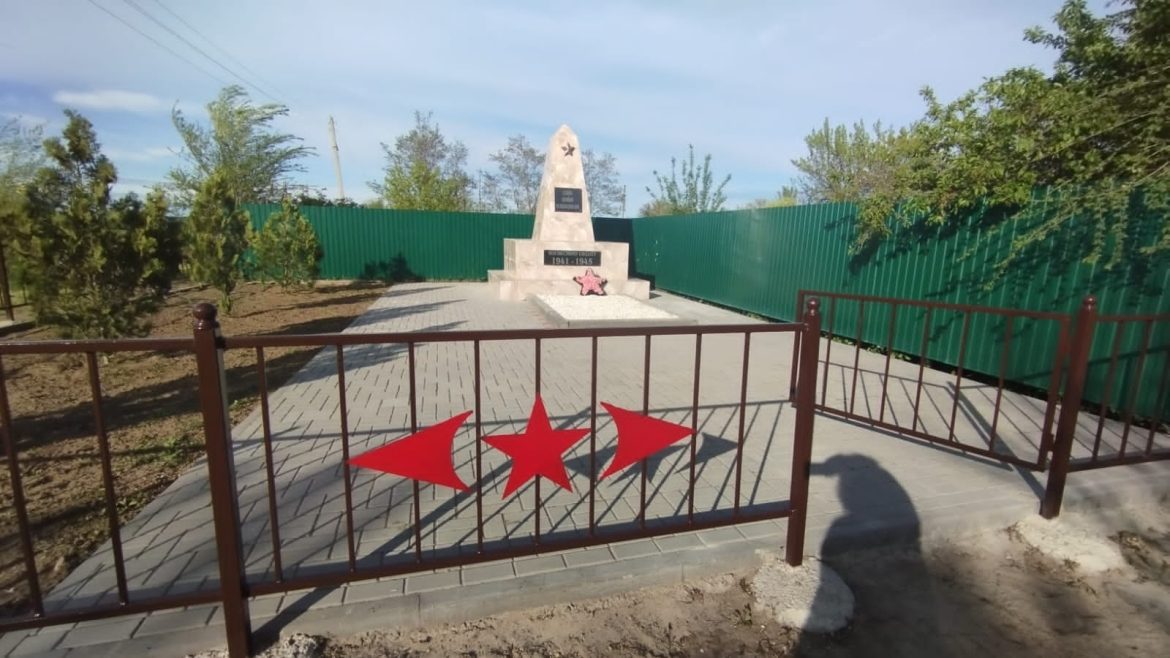 Ко Дню Победы волгодонские атомщики привели в порядок 13 воинских захоронений