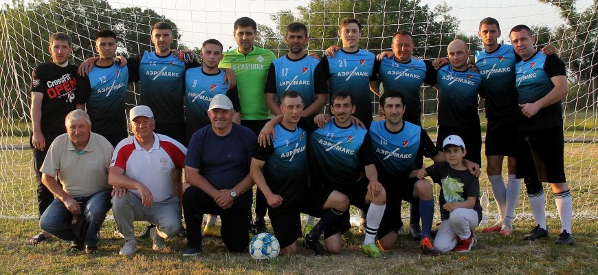 футболисты