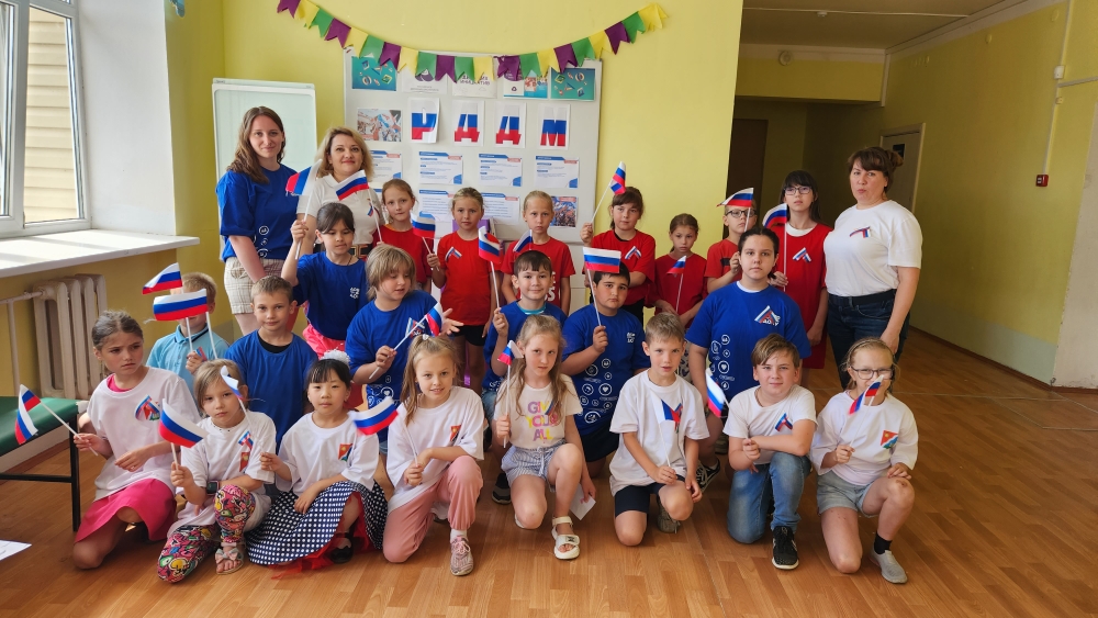 День России отметили в пришкольном приходящем лагере «Солнышка»