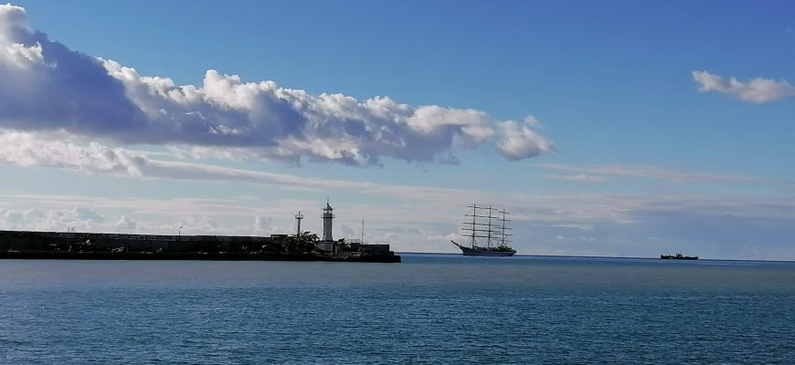 море