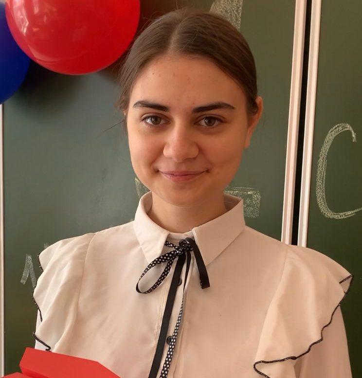Алина Гасанова набрала 100 баллов по литературе!