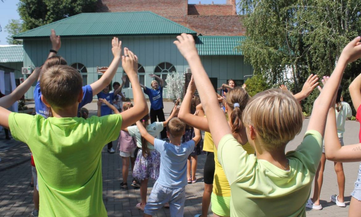 Донские молодогвардейцы организовали летние лагеря для детей из Донбасса