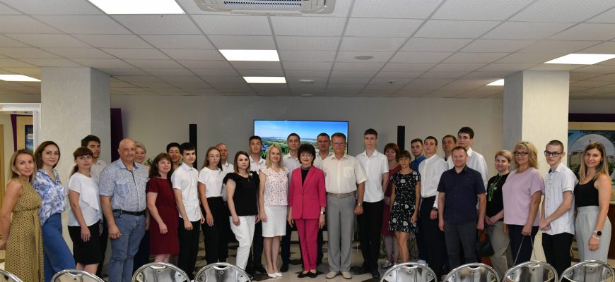 выпускники