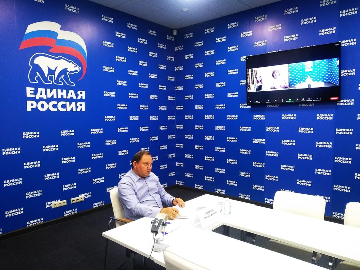 Депутат Госдумы Виктор Дерябкин провел встречу с жителями Волгодонского района