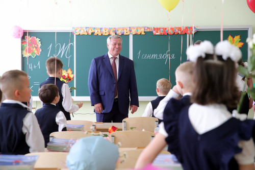 Василий Голубев дал старт работе новой школы Батайска